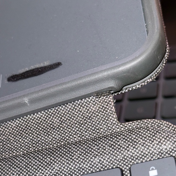 Logitech Folio Touch iPad Keyboard Case with Trackpad - Picture 4 of 7